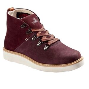 NWT! Kodiak Brown Chukka Boots with Rugged Style